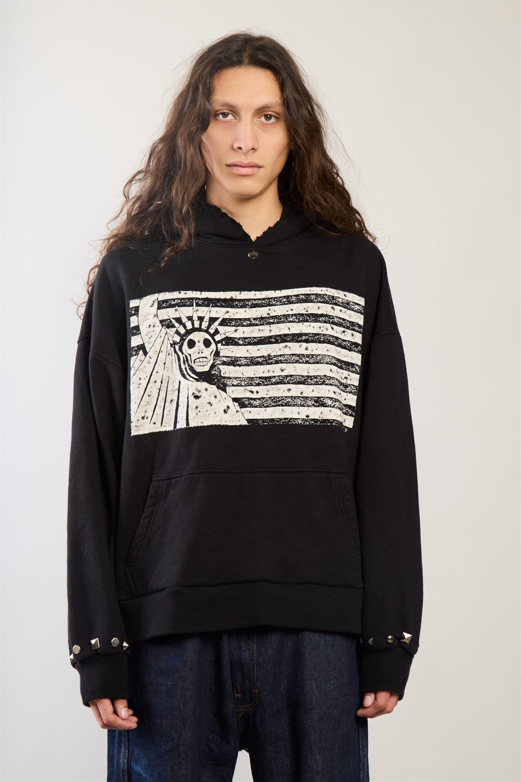 HOODIE PUNK NO MUERE negro