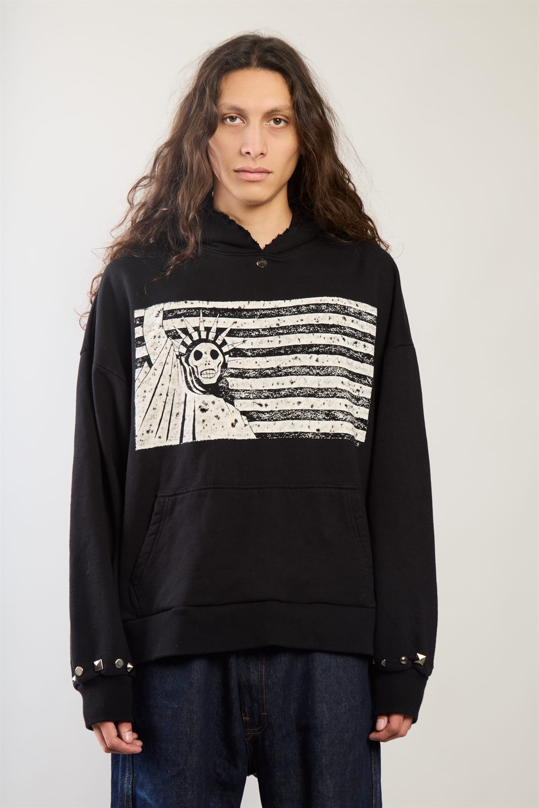 HOODIE PUNK NO MUERE negro