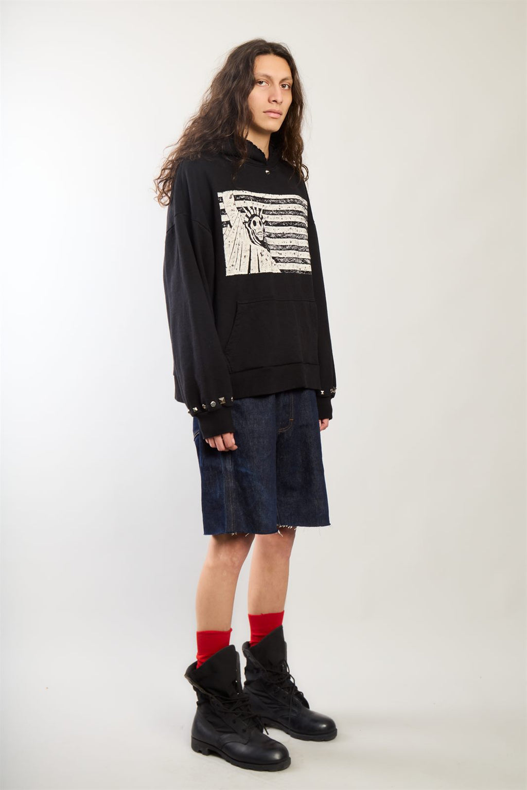 HOODIE PUNK NO MUERE negro