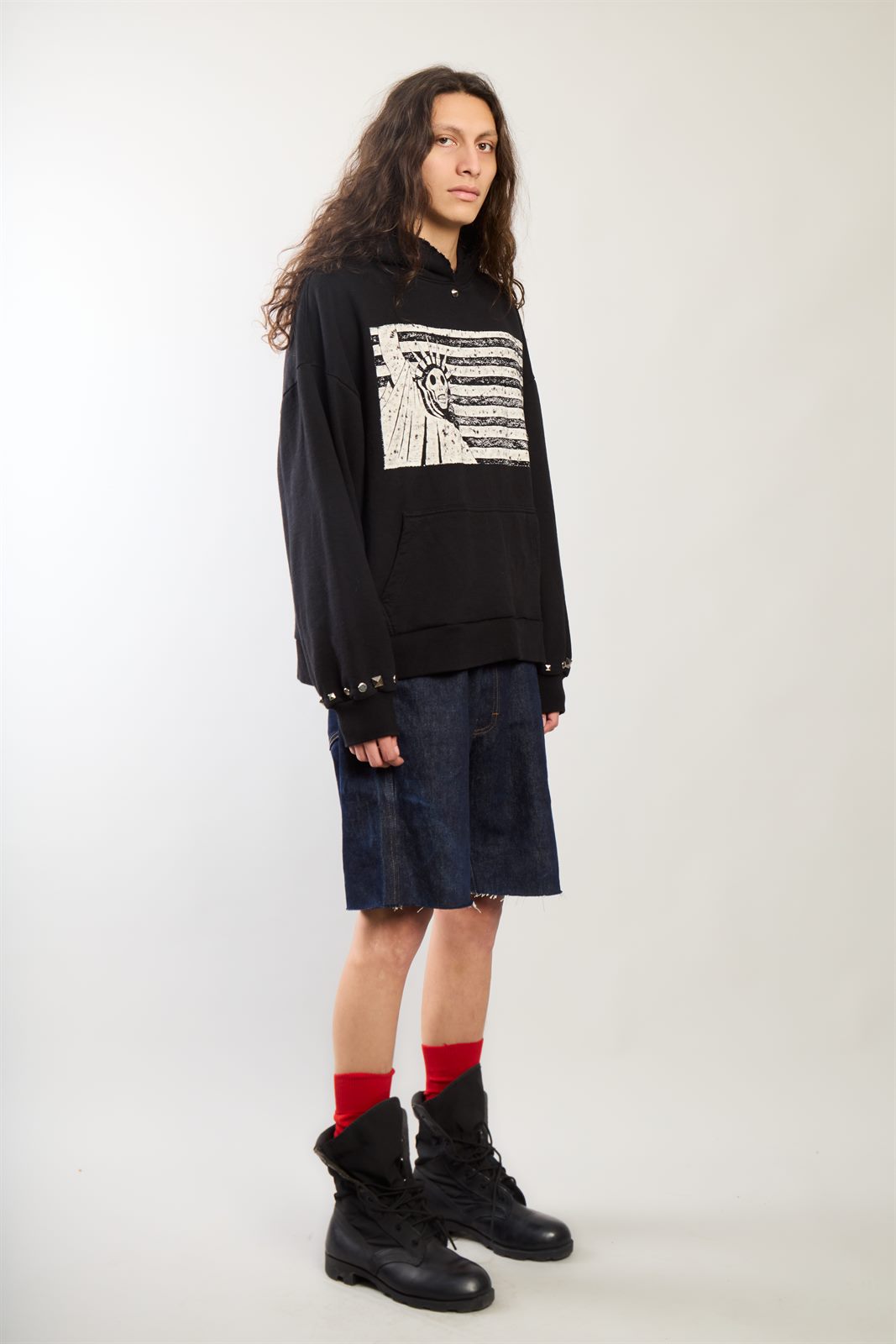 HOODIE PUNK NO MUERE negro