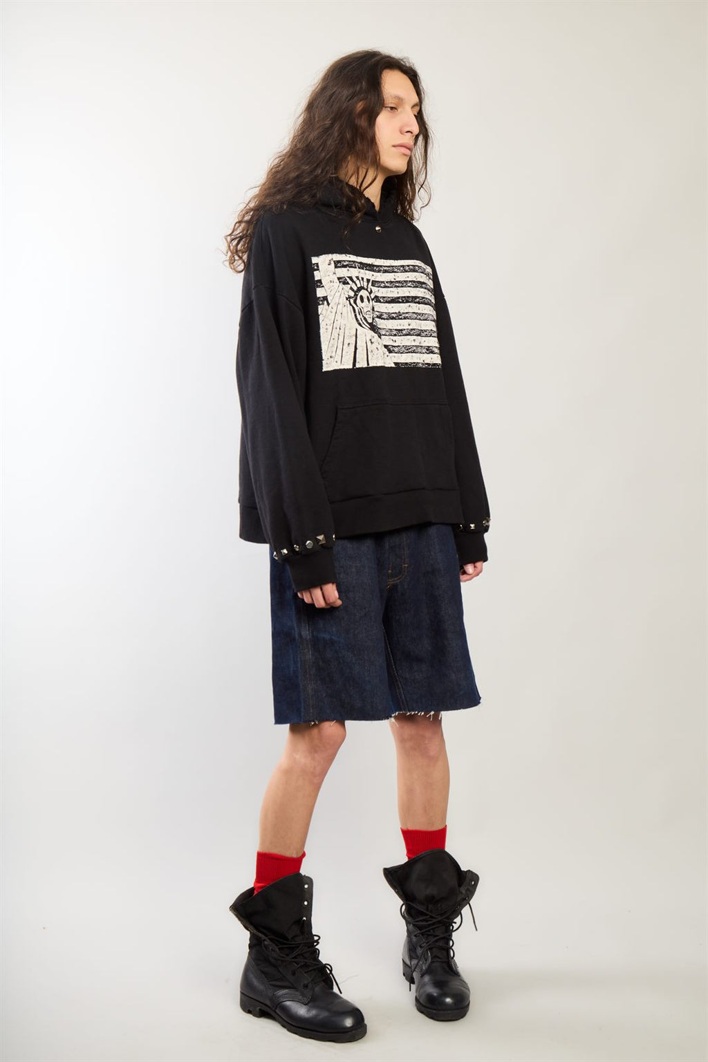 EL PUNK NO ESTÁ MUERTO HOODIE NEGRO
